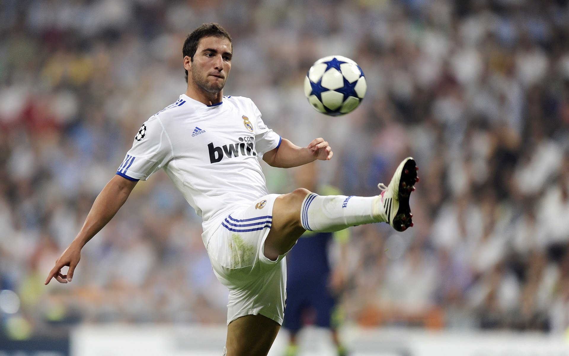 kaiyun 开云体育-维尼修斯火线反击,皇马内线火力渐次爆发,皇马妮维雅